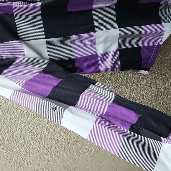 🔴 3 for $12 No brand, long sleeve, plaid zip up top - Picture 3 of 4